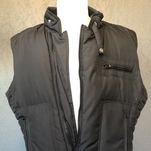 Sleeveless bomber jacket
